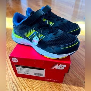 New Balance sneakers, NWT, 2.5 XW